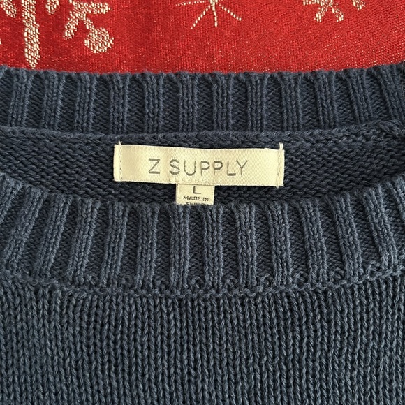Z supply blue sweater with white star. Worn once. Hits at waist - Picture 2 of 3